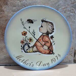 Schmid Hummel Mother's Day 1974 The Bumblebee Decorative Wall Hanging Plate